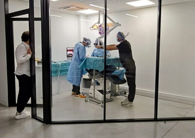 salle de formation vitrée d'activité dentaire